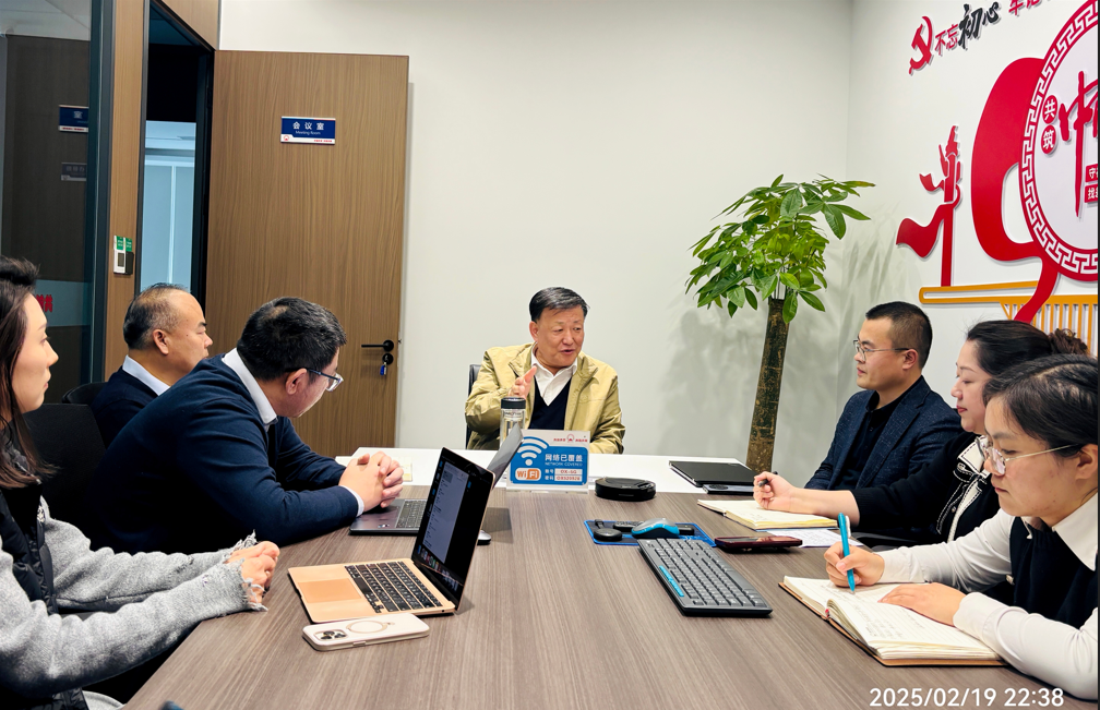 凯时尊龙官网股份董事长朱建民莅临上海凯时尊龙官网指导工作